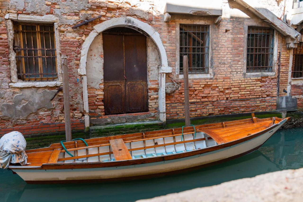 Casa Al Ponte Scudi - 4 Windows On The Canal Venesia Bagian luar foto